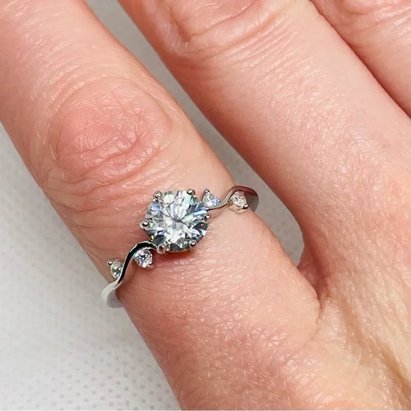 1 ct Moissanite Sterling Silver Ring - Picture 3 of 8